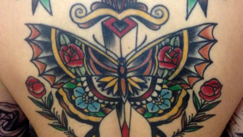 tattoo adga e boroboleta neotradicional costas