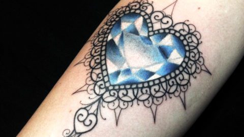 tattoo delicada diamente coraçao