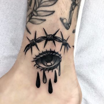 tatuagem-black-neotradicional-olho-cristo