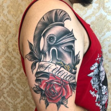tatuagem-neotradicional-elmo-rosa